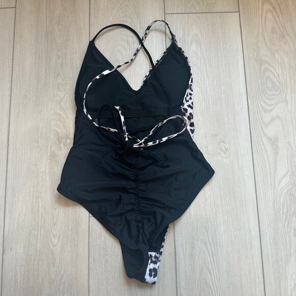 Leopard print black colorblock strappy ruched scrunch butt one piece swimsuit - Picture 2 of 3